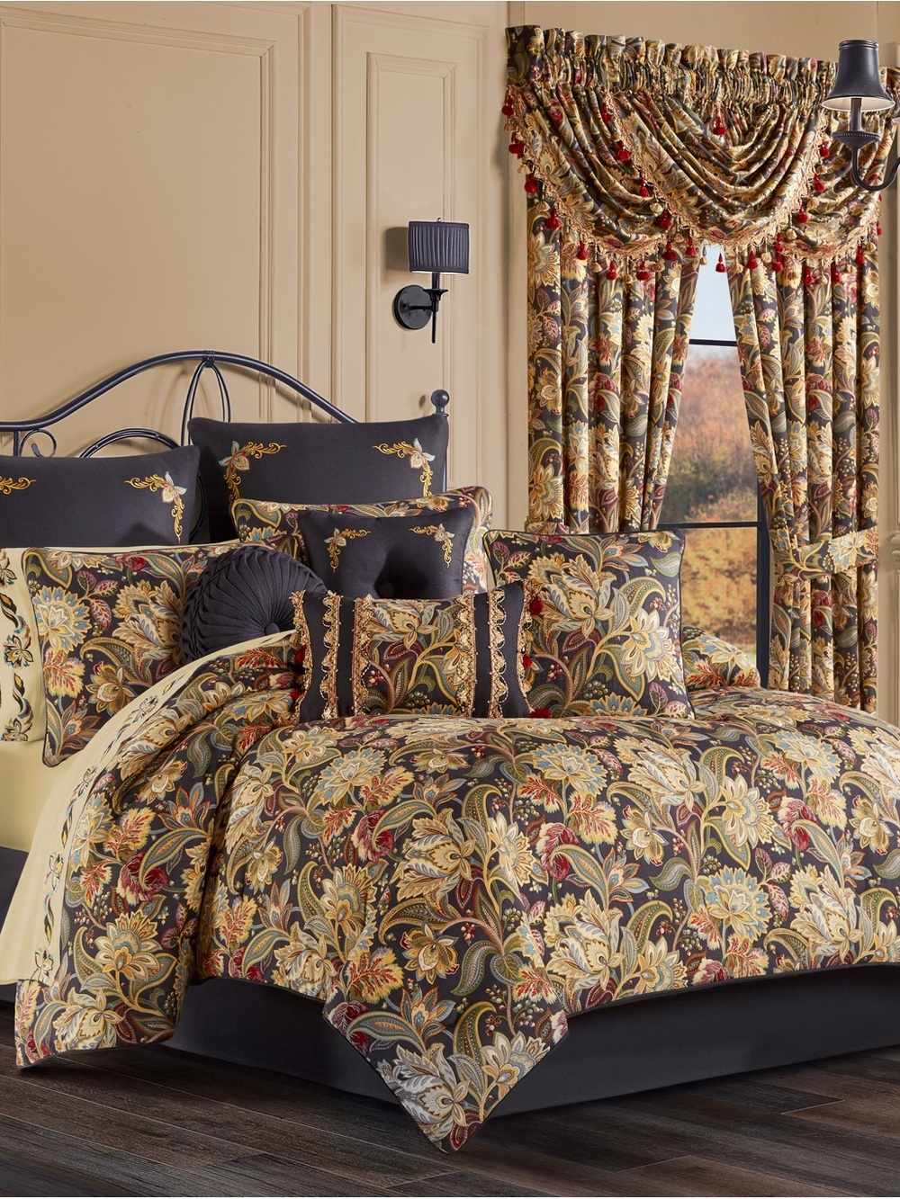 Five Queens Court Stefania Comforter Set with Shams, Black Sz CAL-KING NEW